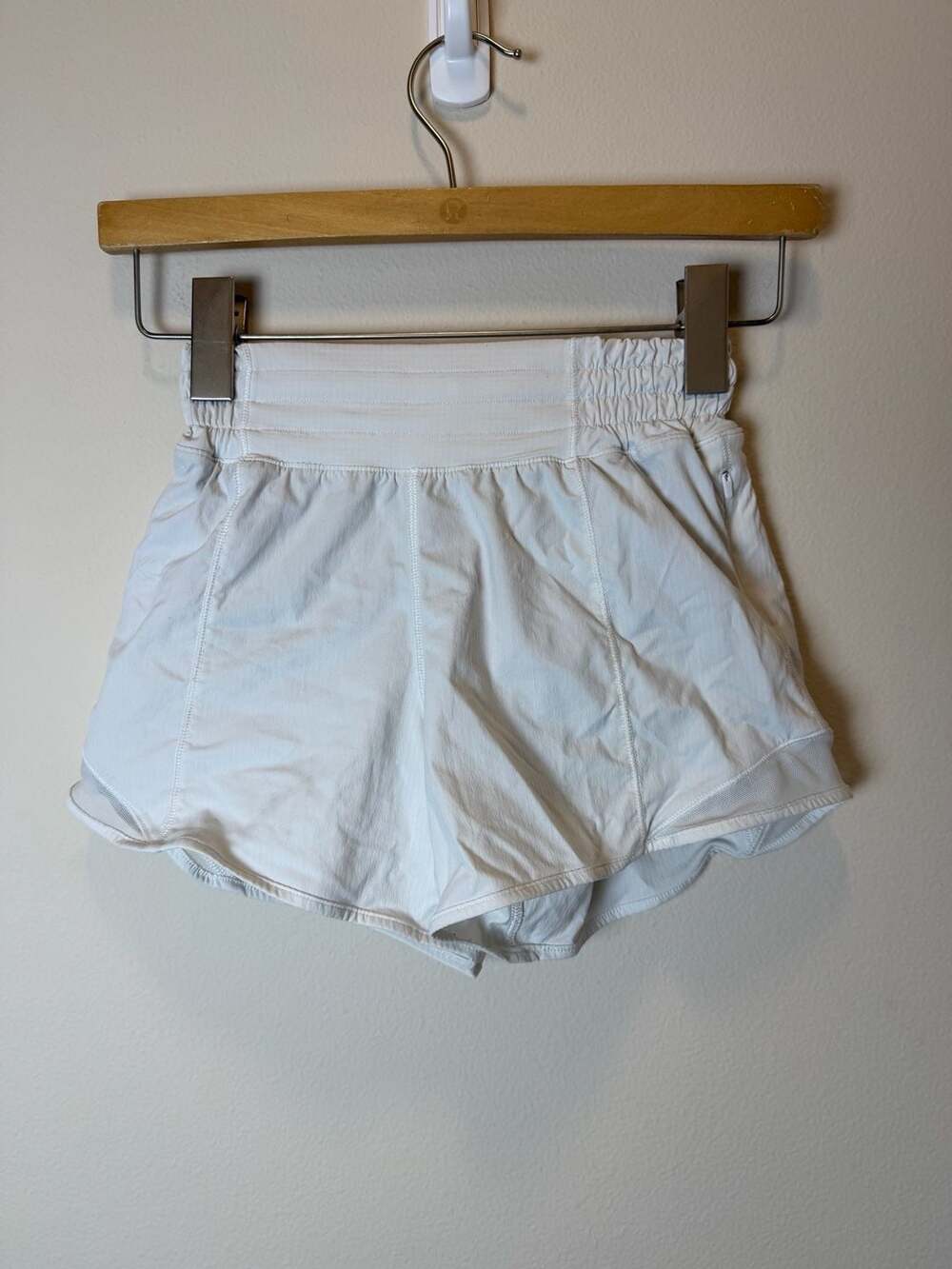 Lululemon Athletica Women's Hotty Hot High-Rise Lined Athletic Shorts White